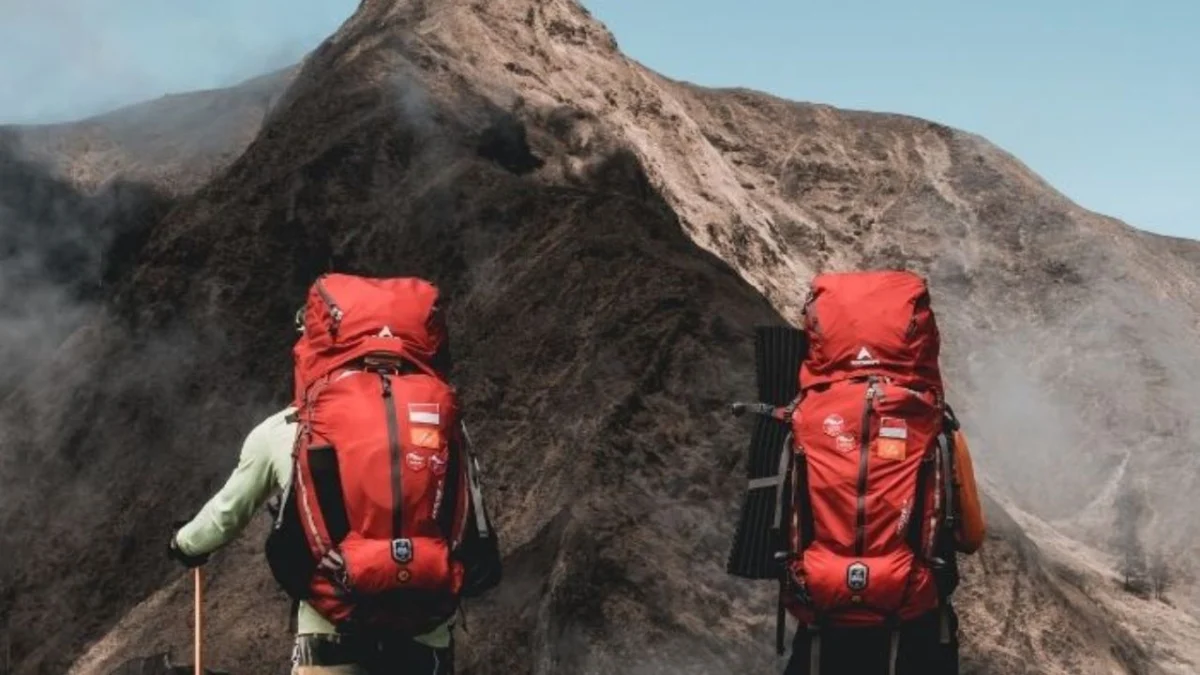 Perlengkapan Mendaki Gunung yang Harus Dimiliki, Jangan Sampai Lupa!