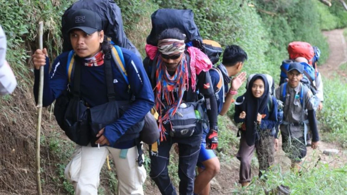 Ketahui Etika Saat Mendaki Gunung, Banyak yang Tidak Tahu Ini!