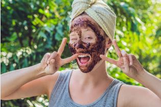 Simak Cara Membuat dan Menggunakan Masker Kopi dengan Baik