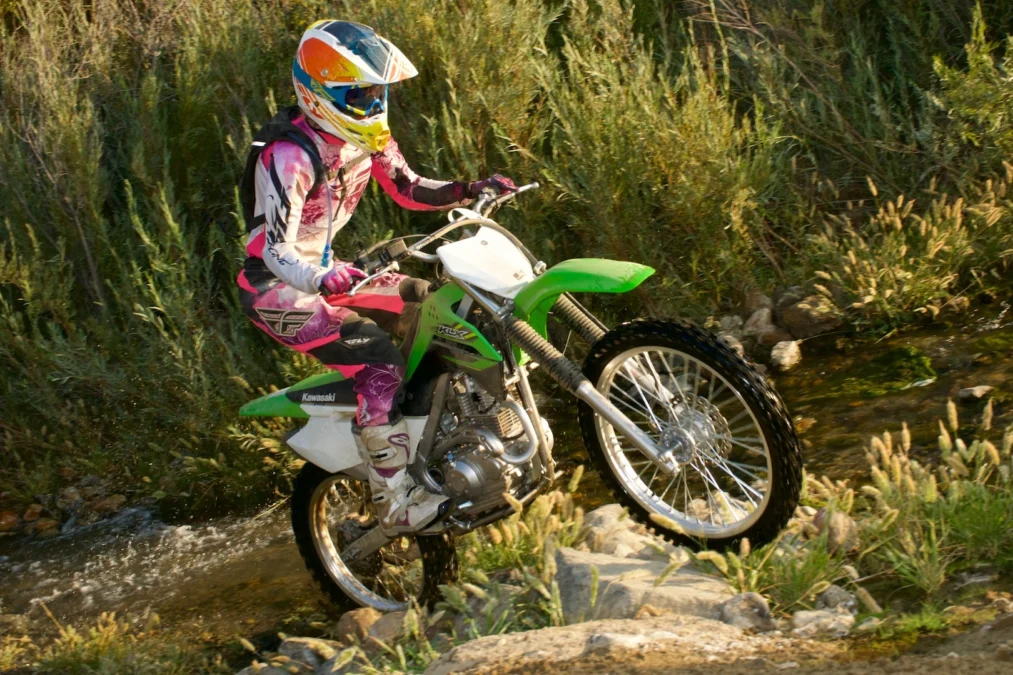 Kawasaki KLX140G: Motor Trail Ringan untuk Pemula dan Pecinta Off-Road