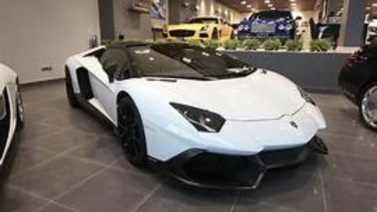 Lamborghini Aventador LP720: Keindahan Mesin V12