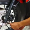 7 Tips Agar Cakram Motor Awet, Cek Kampas Rem Wajib!