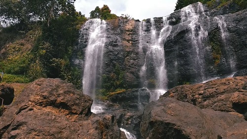 Wisata Alam Terpopuler 2023, Keindahan Air Terjun Curug Cikondang di Cianjur!