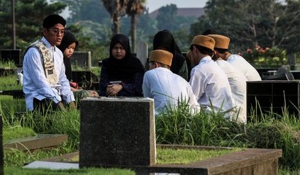 Dermaga Damai, Keutamaan Ziarah ke Makam sebagai Ladang Kebaikan di Hari Jumat