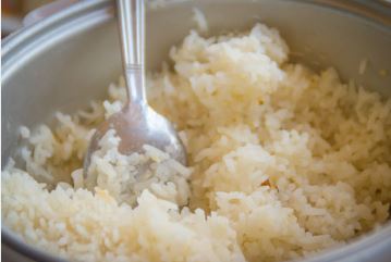 Ibu-Ibu Harus Tahu Nih, Ini Nih Penyebab Nasi Berkerak Gosong dalam Rice Cooker