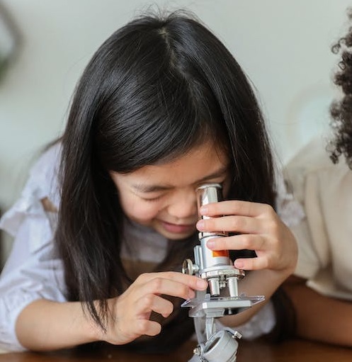 Mengasah Kepintaran Anak melalui Pendidikan Bermain dan Aktivitas Kreatif