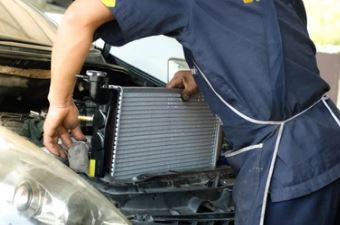 Cara Membenarkan Radiator Mobil Selalu Menguap Pada Saat Di Pakai